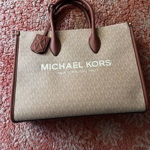 Micheal kors pink tote bag